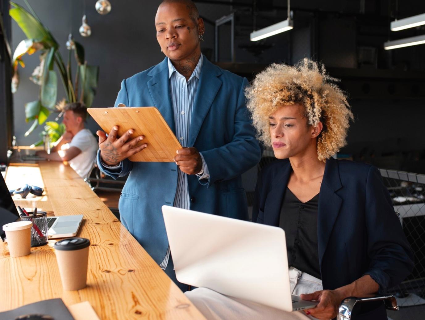 Espace de formation avec matériel pédagogique pour l'analyse financière